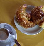 Twee media lunas en een caf chico